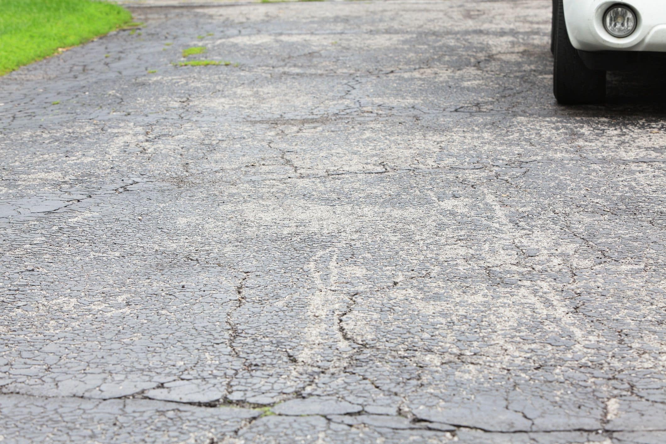 Crack filling asphalt repair